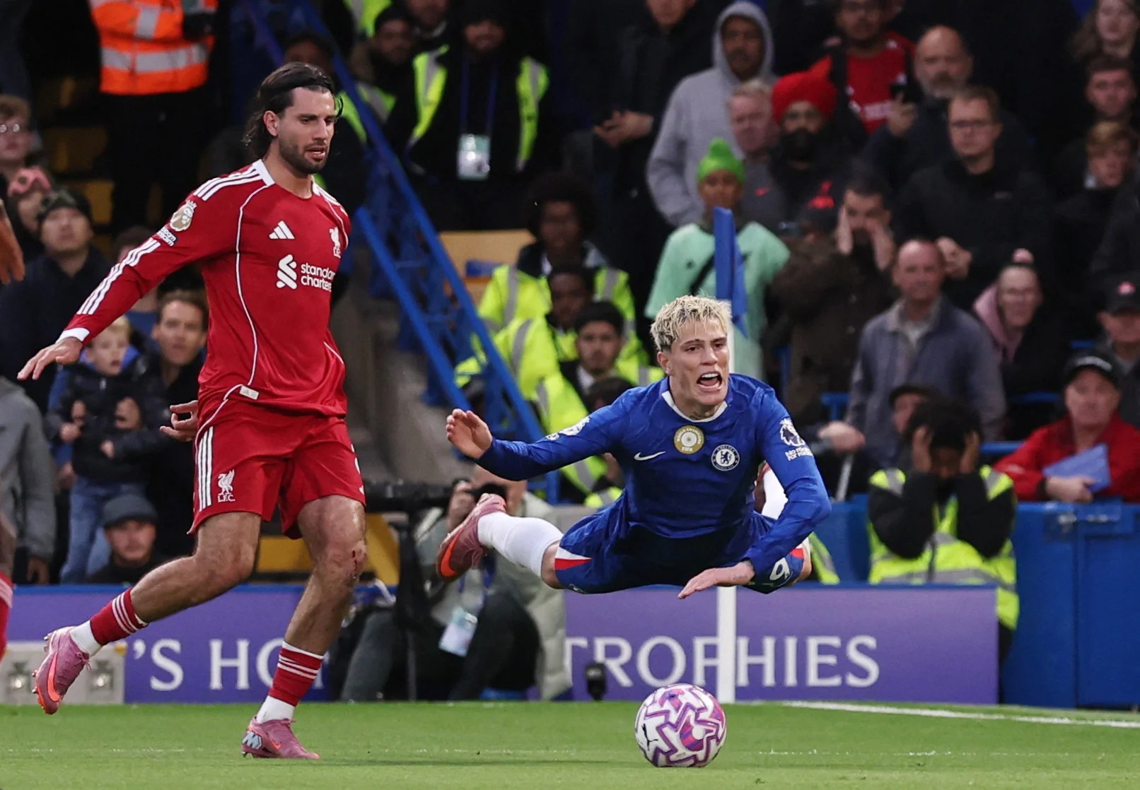 Chelsea v Liverpool live: Premier League latest score and goal updates as Reds behind to Moises Caicedo rocket and survive penalty scare Chelsea v Liverpool live: Premier League latest score and goal updates as Reds behind to Moises Caicedo rocket and survive penalty scare