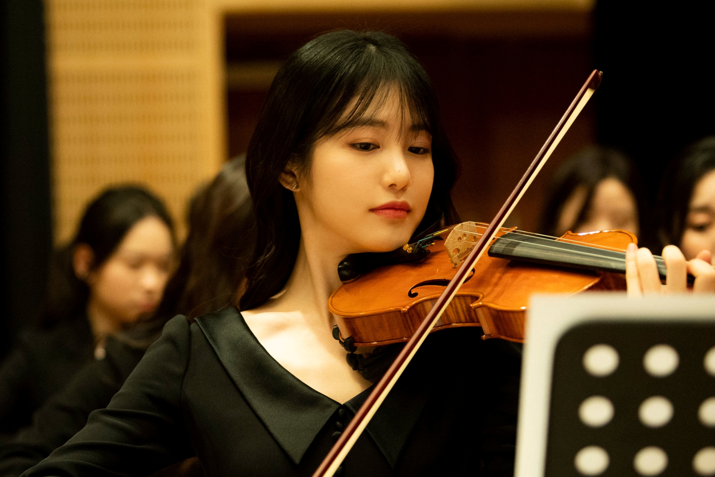 Shin Ye Eun Exudes Confidence And Class As A Violinist In New Movie “Secret: Untold Melody”