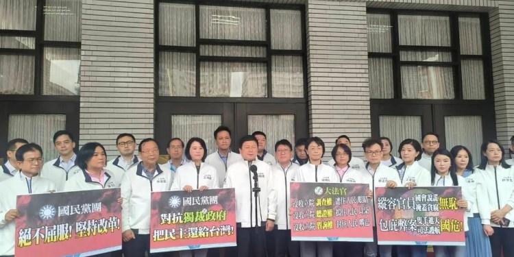 國民黨團強烈反對憲法法庭判決 指責賴清德總統玷污立法院民主聖堂 國民黨團強烈反對憲法法庭判決 指責賴清德總統玷污立法院民主聖堂