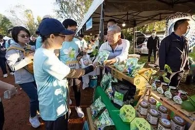 出席柚花追香路跑活動　副總統肯定瑞穗之美 副總統出席「2025 柚花追香路跑-瑞穗場」