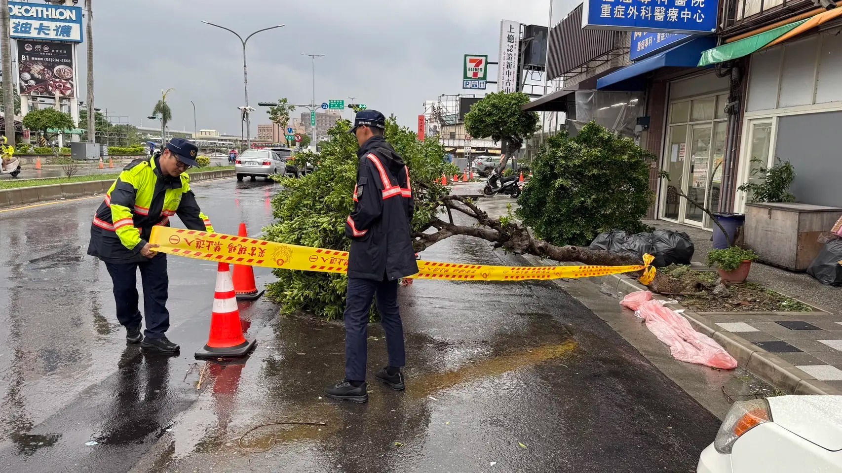 丹娜絲重創嘉市　警方堅守崗位協助災後復原