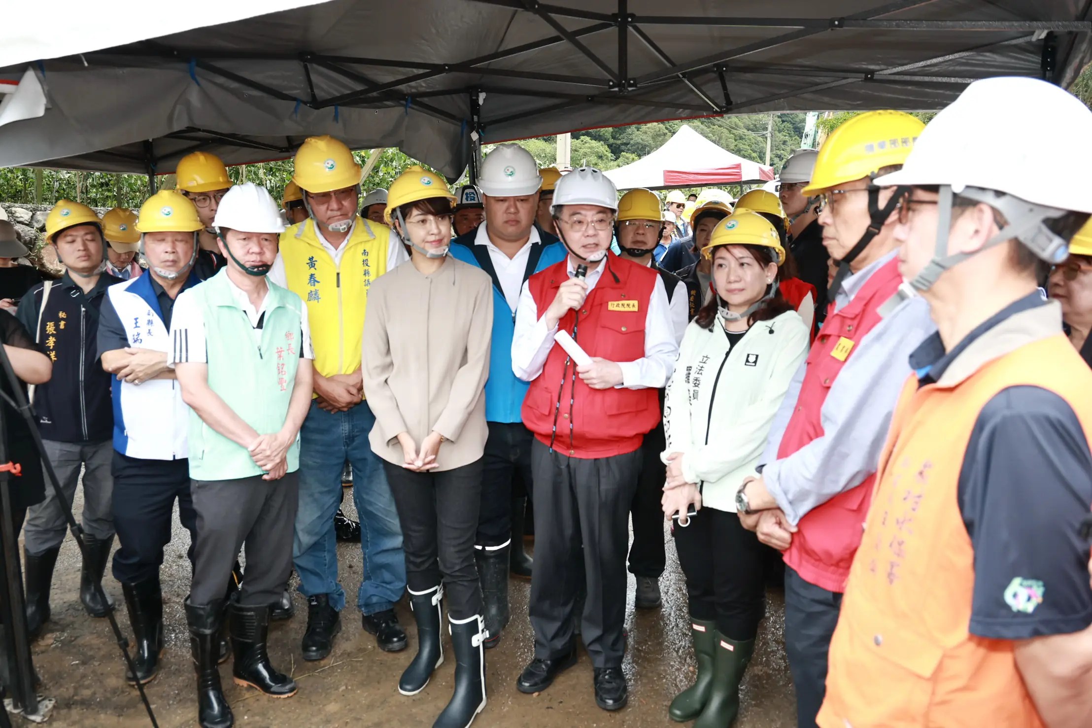 行政院長蒞縣勘災 許縣長爭取提高治山防洪經費與放寬農損救助