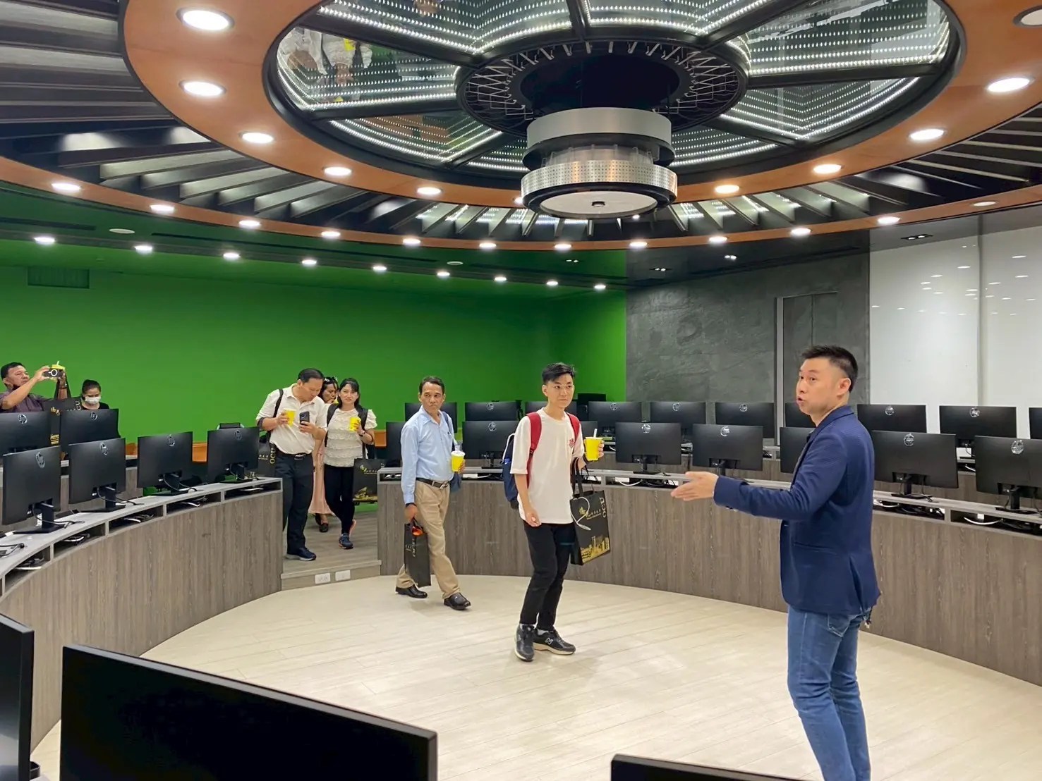 僑光行銷與流通管理系接待柬埔寨高中 促進國際智慧行銷交流