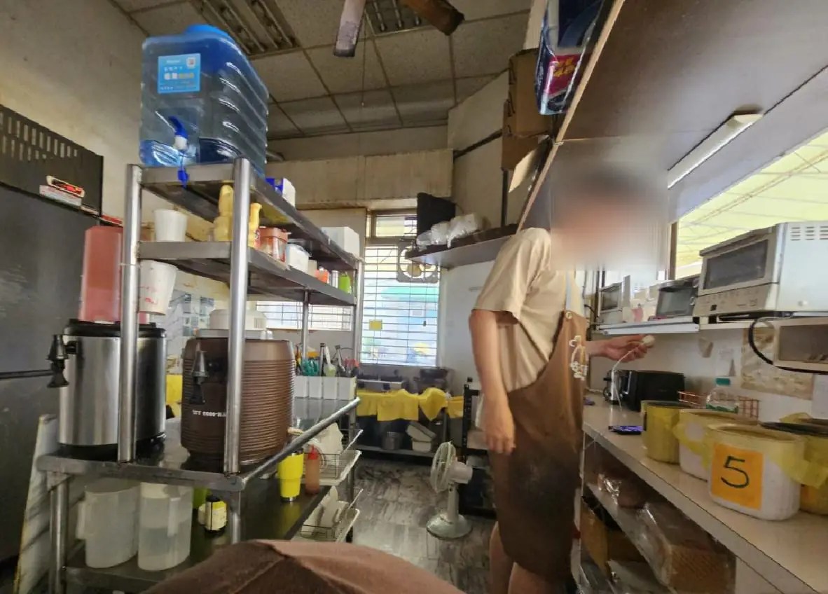 喬裝破案警挽袖穿圍兜　假扮早餐店員逮64歲詐騙車手