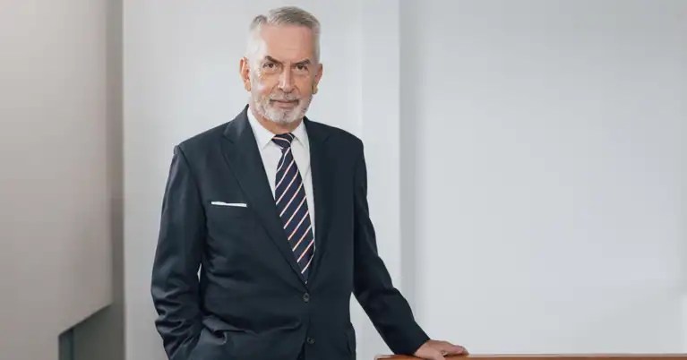 The ‘English Warren Buffett’ Just Dumped Half His Alphabet Stake The ‘English Warren Buffett’ Just Dumped Half His Alphabet Stake