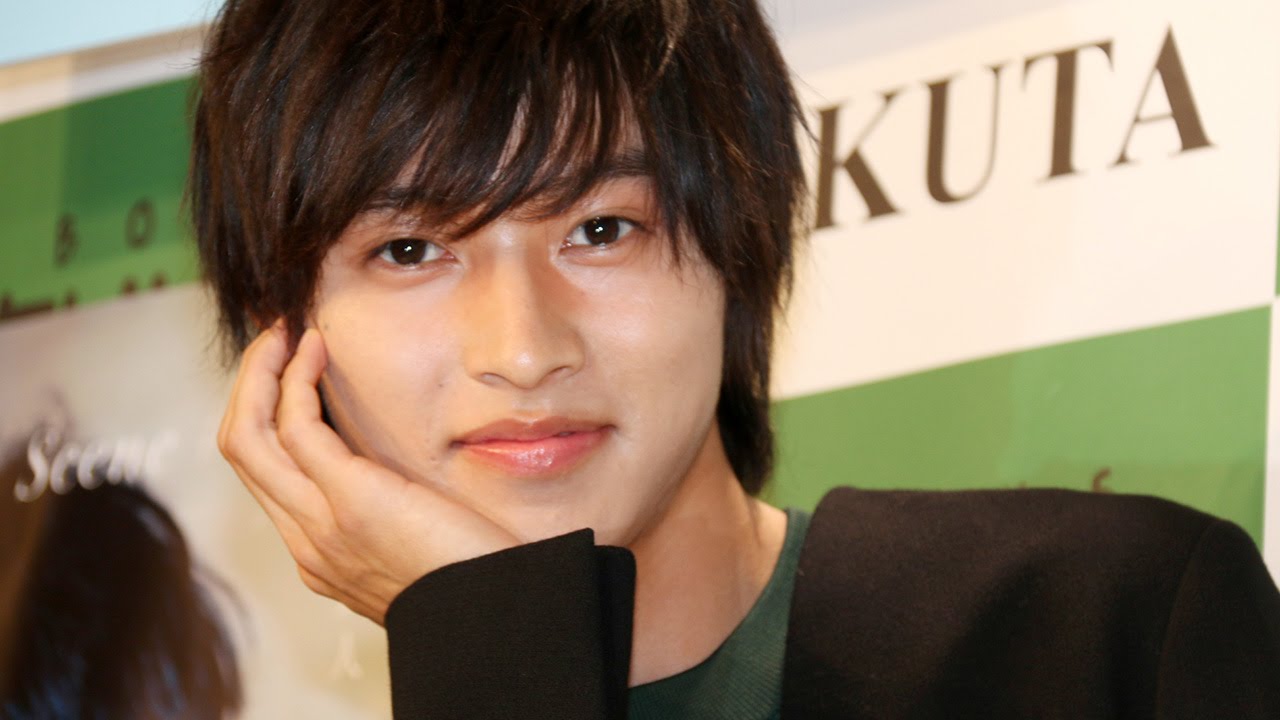 山崎賢人の2018年の最新版写真集の発売日は？おすすめは？ | LOVE＆PEACE