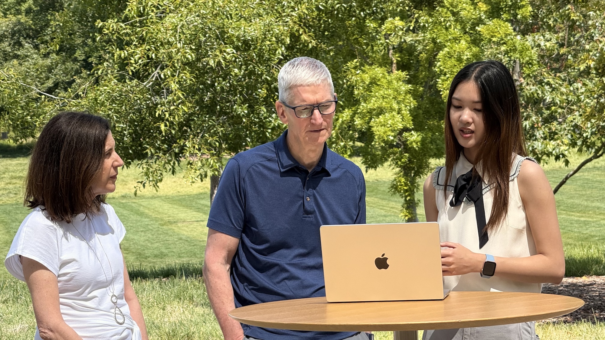 Tim Cook surprises Swift Student Challenge winners at Apple Park [Interview]