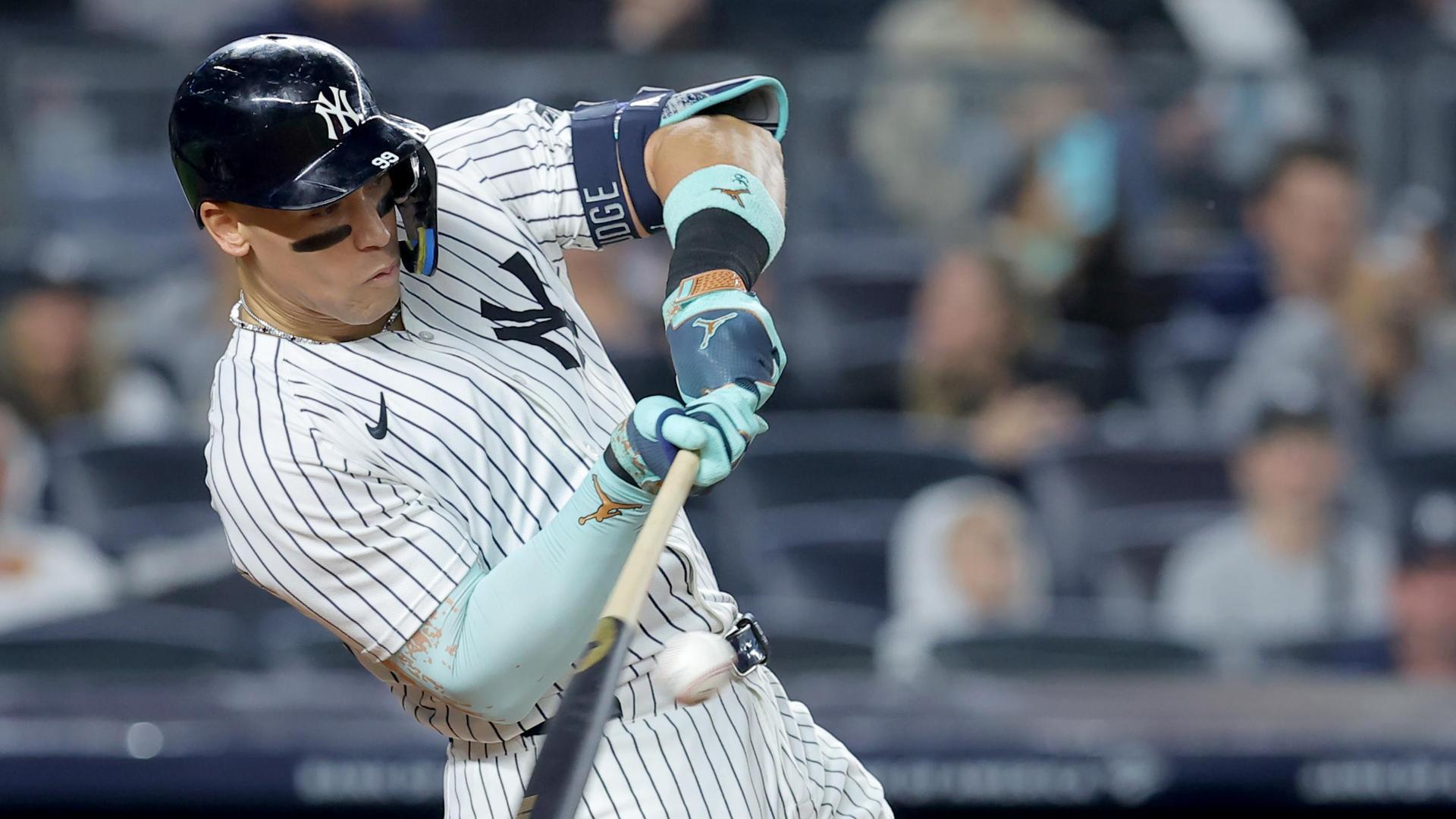 Judge reaches 50 HRs, tying record, then adds 51