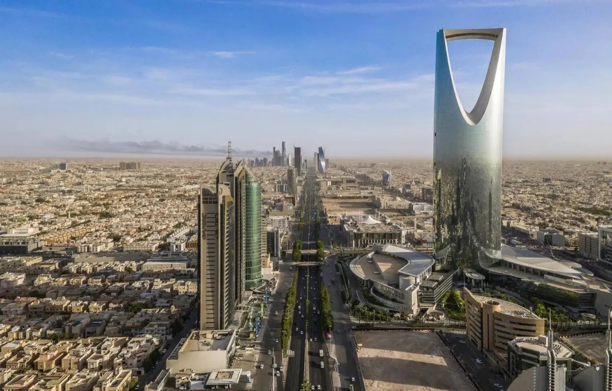 زخم الإصلاحات يدفع القطاع غير النفطي لأقوى أداء في 6 أشهر