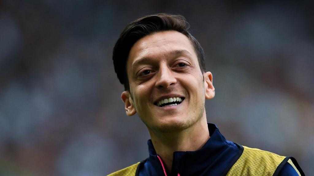 Mesut Oezil Nikmati Masa Pensiun, Tak Menyesal Gantung Sepatu
