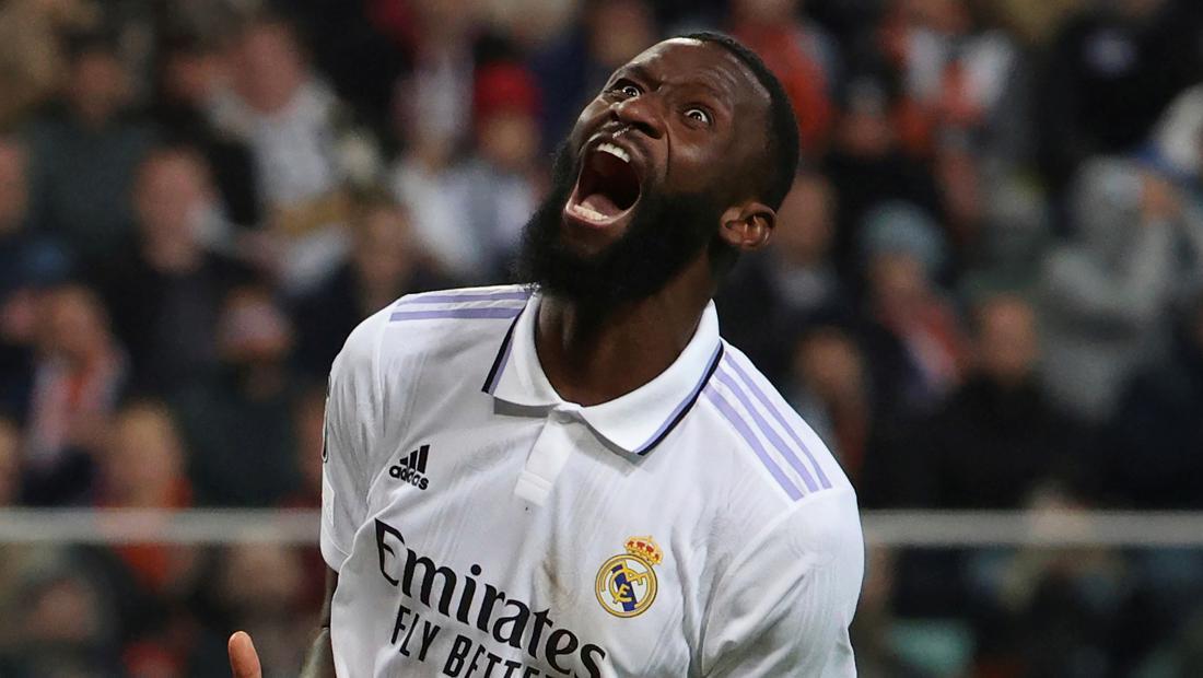 Saatnya Real Madrid Meremajakan Lini Belakang