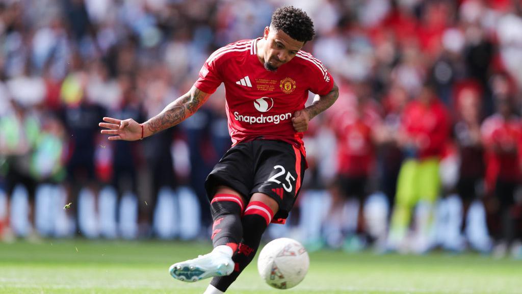 Cara Chelsea Mau Rekrut Jadon Sancho: Tukar Tambah sama Sterling