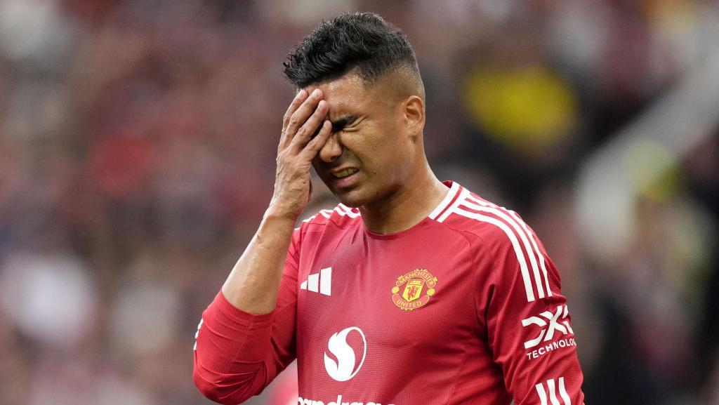 Roy Keane Sarankan Ten Hag Geser Sedikit Posisi Casemiro