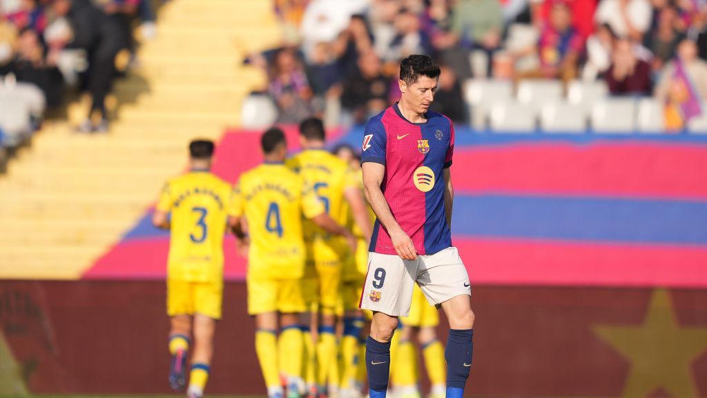 Lewandowski Melempem, Barcelona Suram