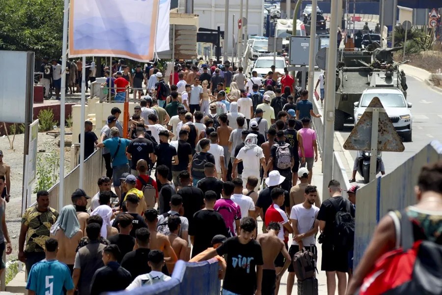 مأساة سبتة.. ارتفاع الوفيات إلى 83 حالة ورئيس الحكومة يطالب بإعادة 11 ألف مهاجر عالق