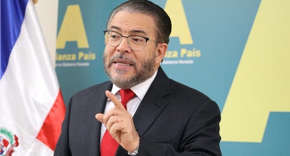 Guillermo Oscuro denuncia la precariedad profesional en la RD | AlMomento.net