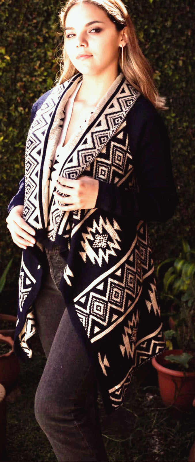 Pull présentant des formes geometrique