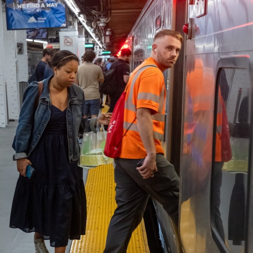 LIRR avoids strike until at least May as crews ask President Trump to intervene