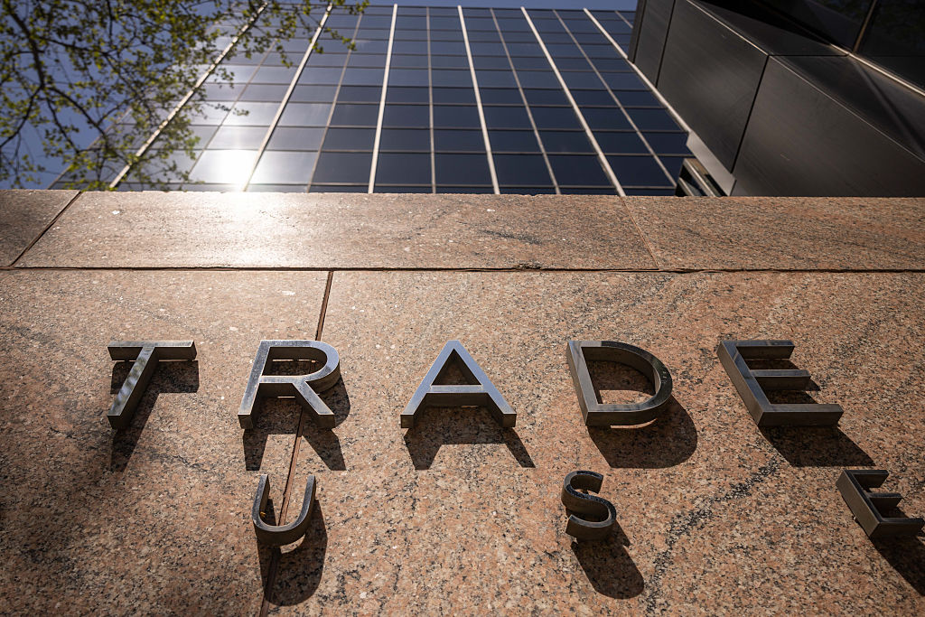 ما يجب معرفته بعد قواعد محكمة التجارة ضد تعريفة ترامب