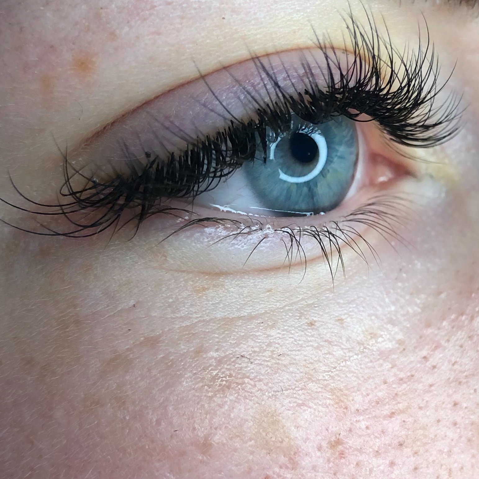 Natural looking lash extensions