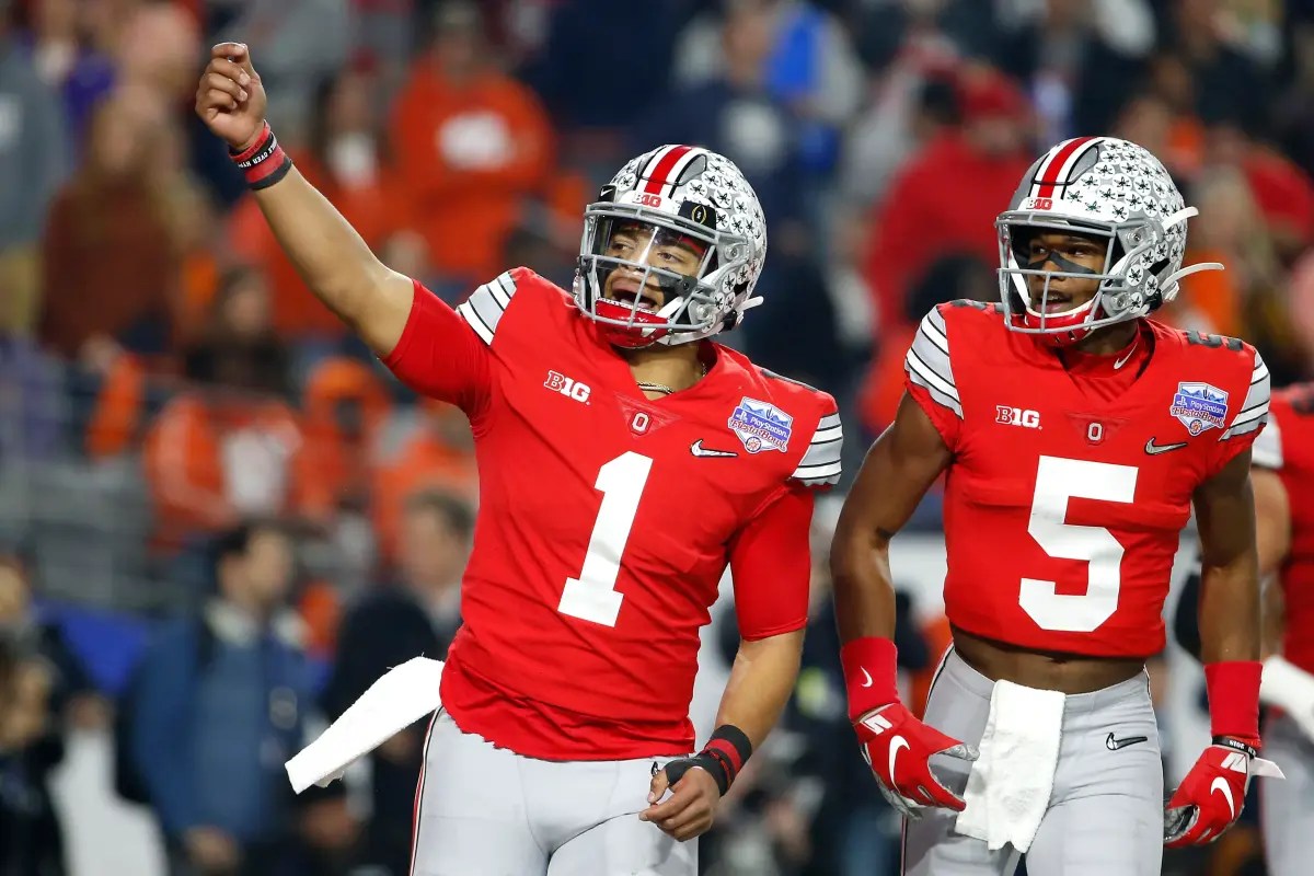 Justin Fields Unleashes 33-Yard Touchdown Strike to Garrett Wilson