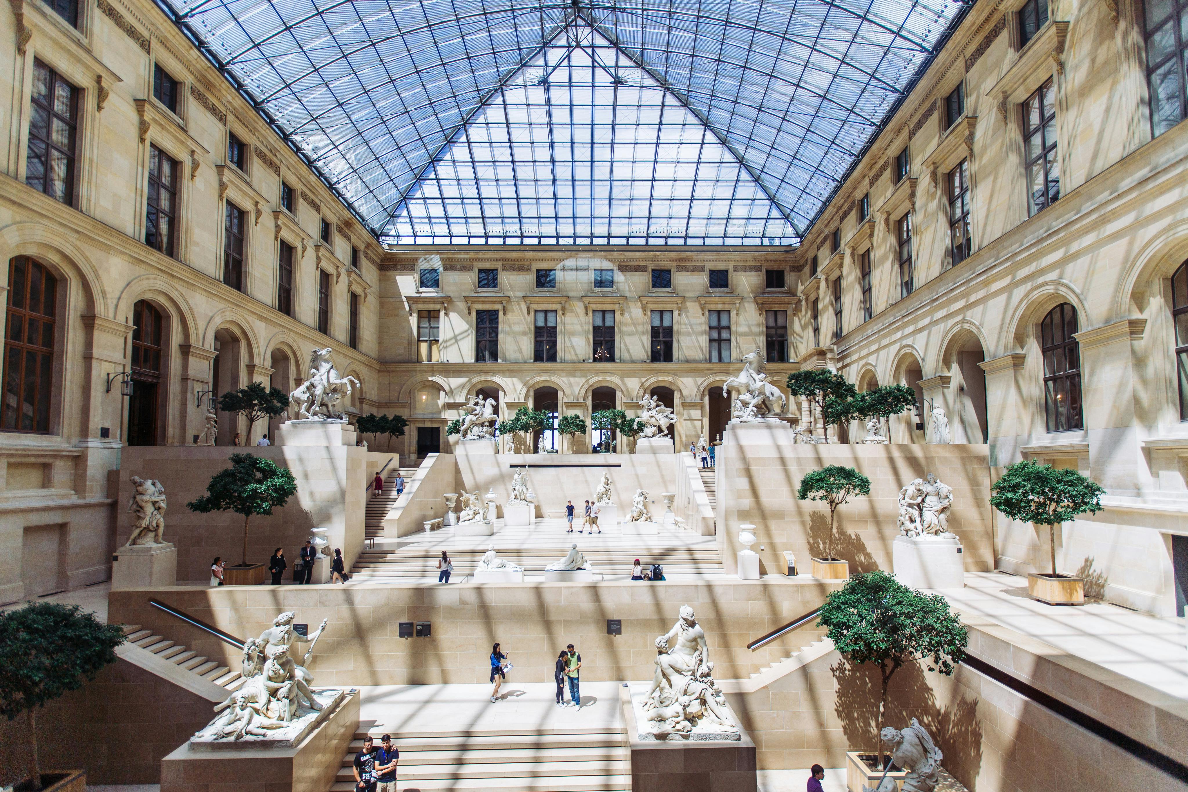 Louvre Museum: Dedicated Entry + Small Group Guided Tour