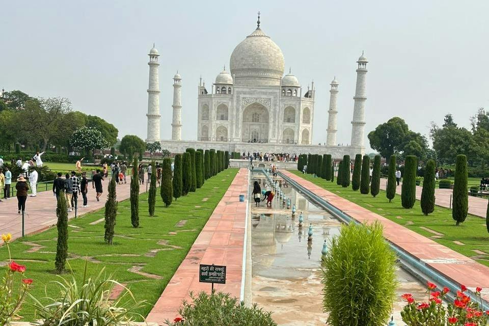 Agra: Guided Day Tour + Roundtrip Transfer