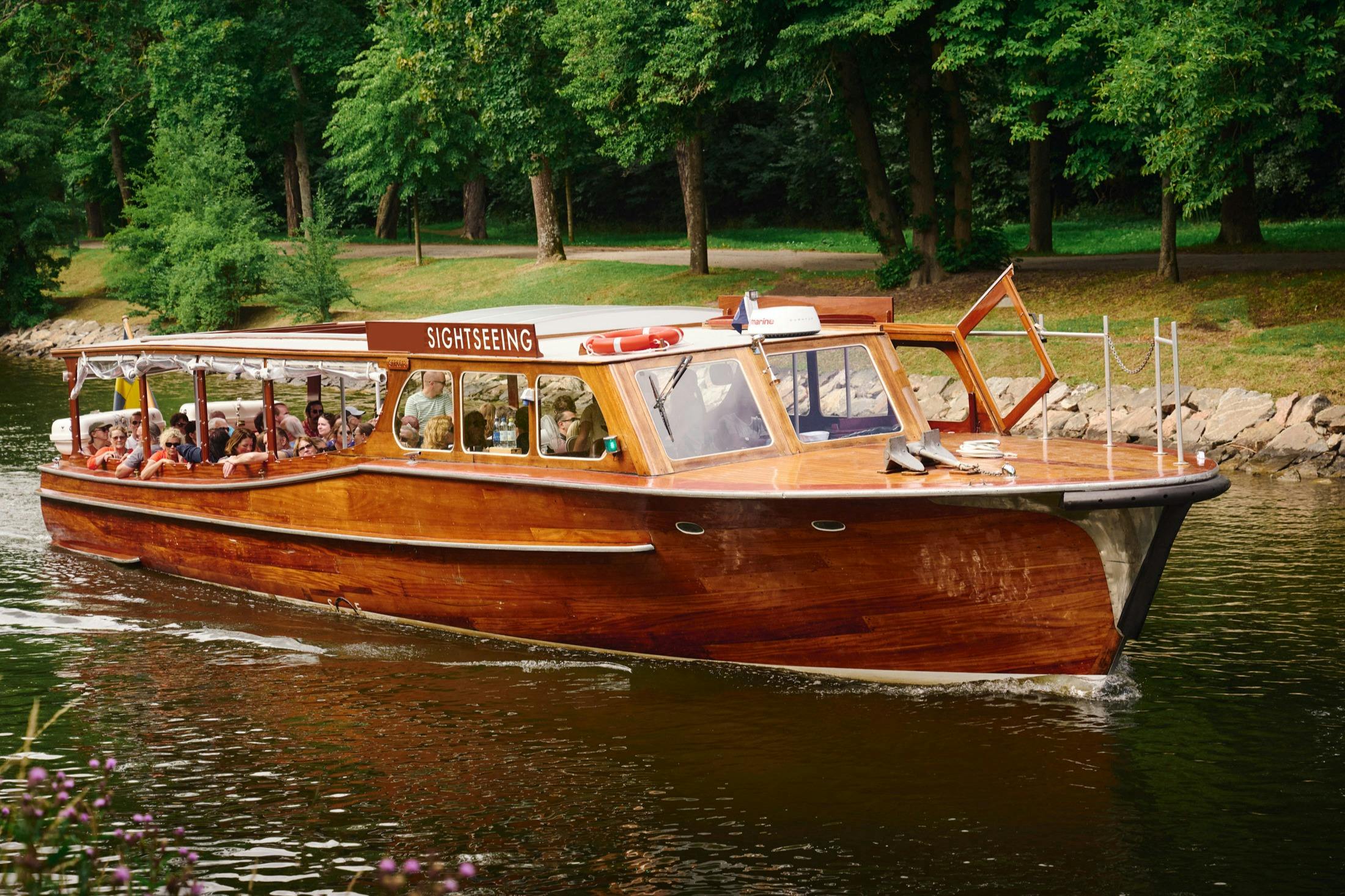 Stockholm: Guided Archipelago Wooden Boat Tour