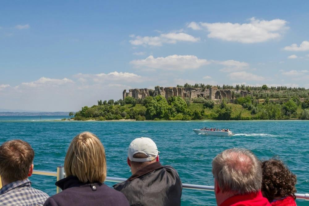 Sirmione & Lake Garda: Guided Tour from Verona + Private Boat + Spritz Tasting