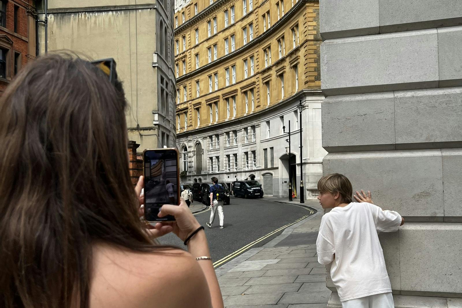 London: 2-Hr Private Harry Potter Film Sites Walking Tour + Live Magic Show