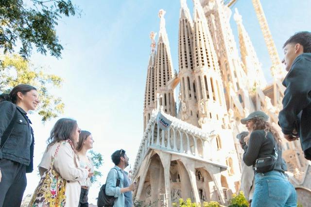 Sagrada Familia: Skip The Line Ticket + Guided Tour + Tower Access