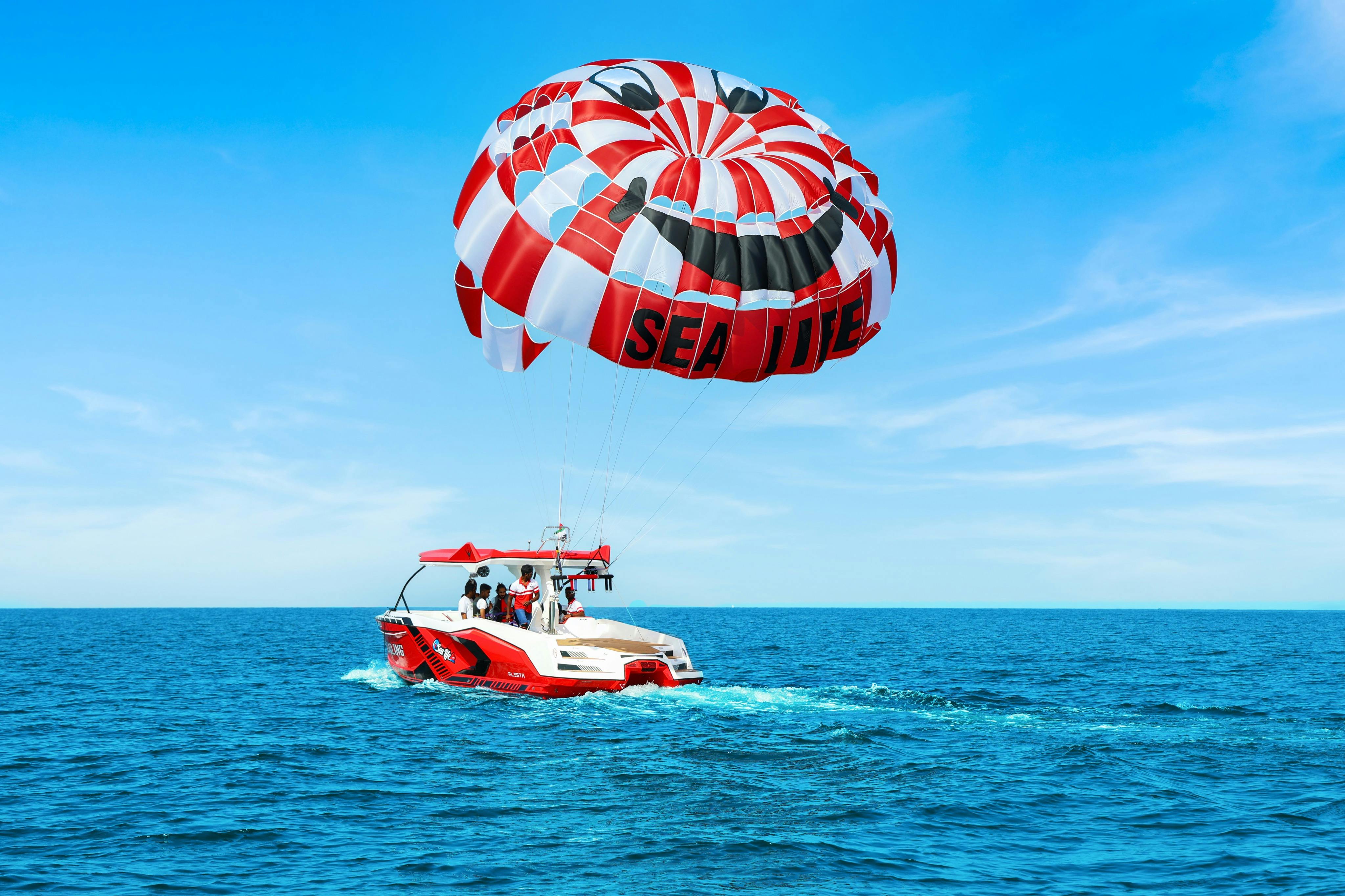 Dubai: Palm & JBR View Parasailing Experience