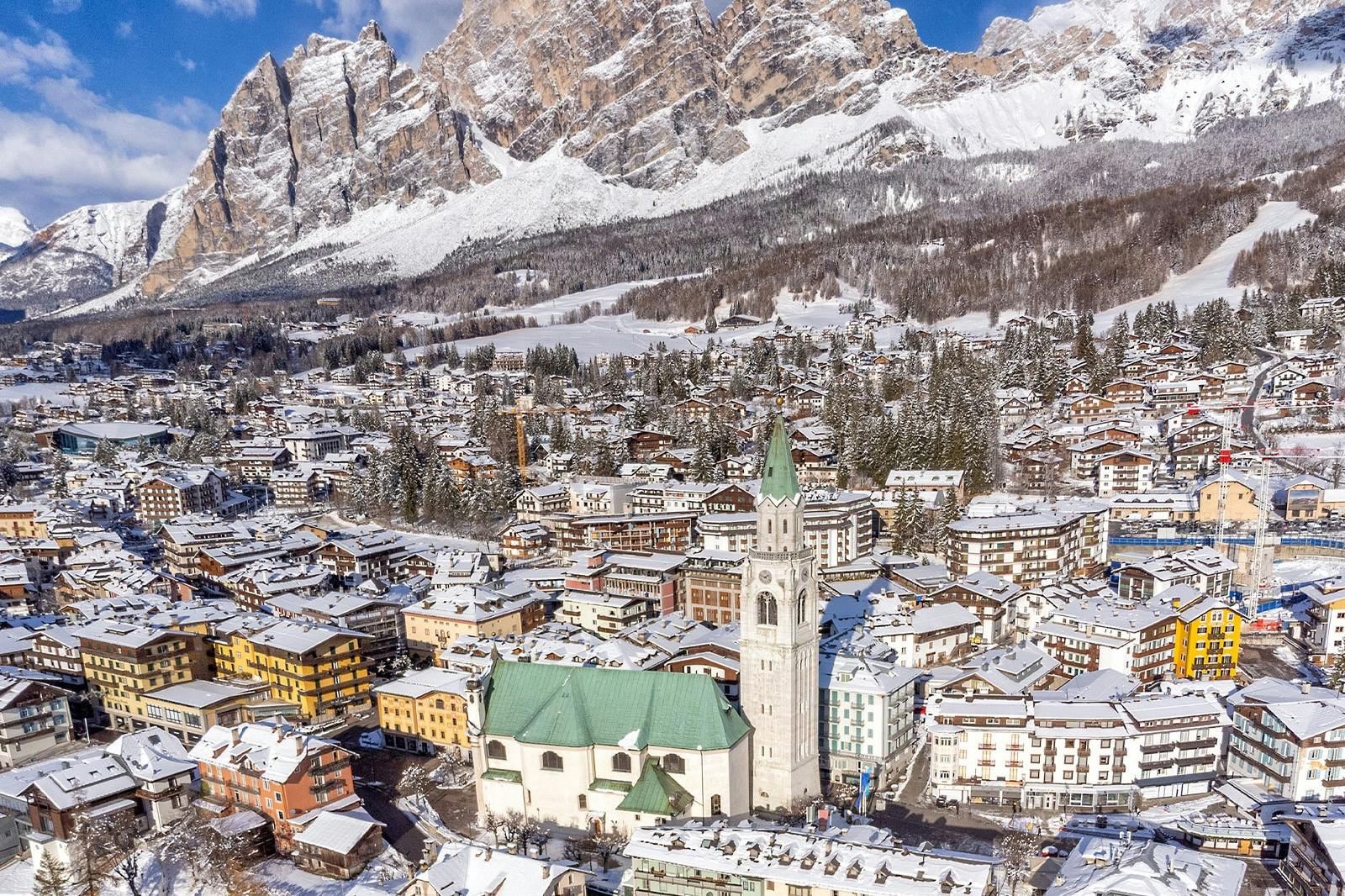 Venice: Private Transfer from City Center to Cortina