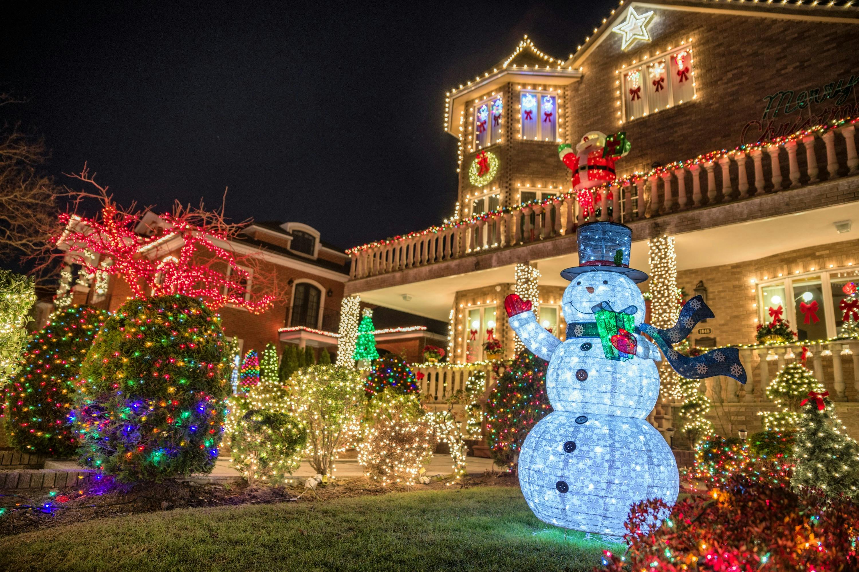 Dyker Heights Luxury Holiday Lights Tour & Hot Cocoa