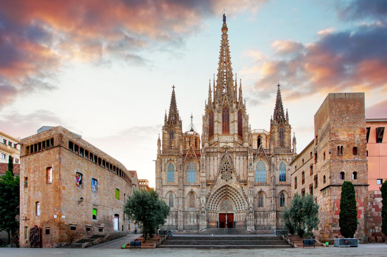 Barcelona Cathedral: Skip The Line Ticket + Guided Morning Tour + Breakfast