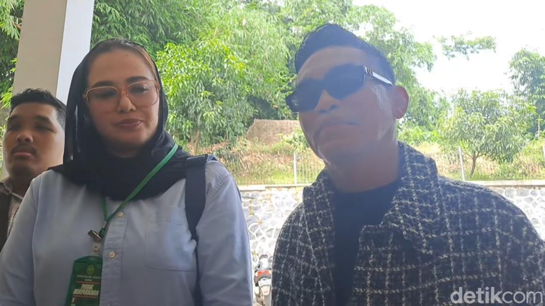 Suami Catherine Wilson Sengaja Tak Bayar Cicilan Mobil Agar Ditarik Leasing