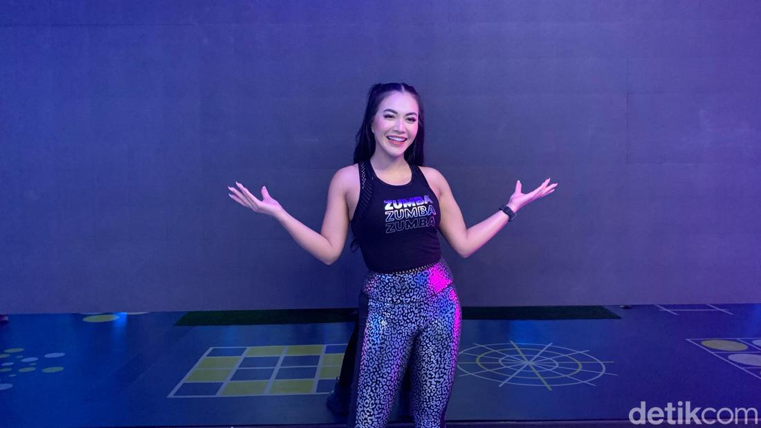 Bangganya Denada, Aisha Tampil Memukau Bawakan Tari Yapong di Singapura