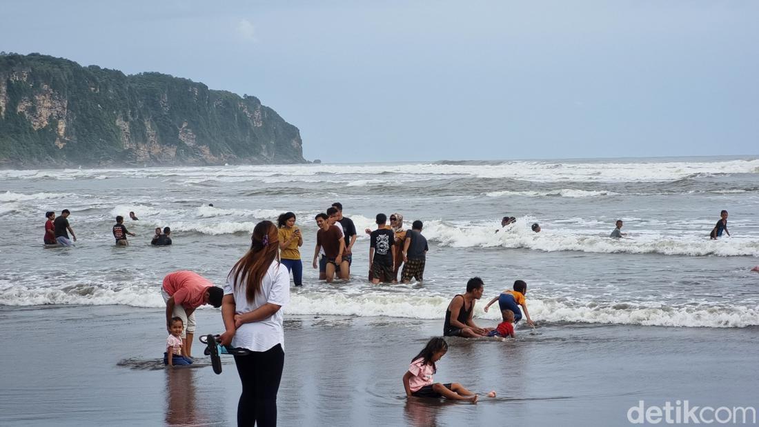 Kabar Baik! Retribusi Wisata Pantai di Bantul Tak Naik saat Lebaran