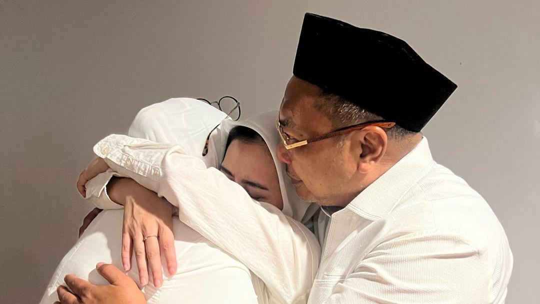 Cuaca Panas di Tanah Suci Bikin Prilly Latuconsina Khawatirkan Orang Tua