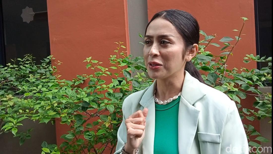 Selvi Kitty Grogi Ngobrol Bareng dengan Mantan Suami