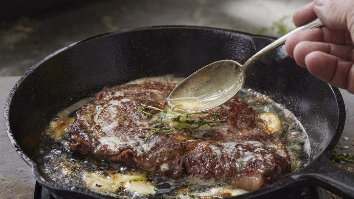 Agar Beefsteak Juicy Gurih, Lakukan Hal Ini Saat Memasaknya