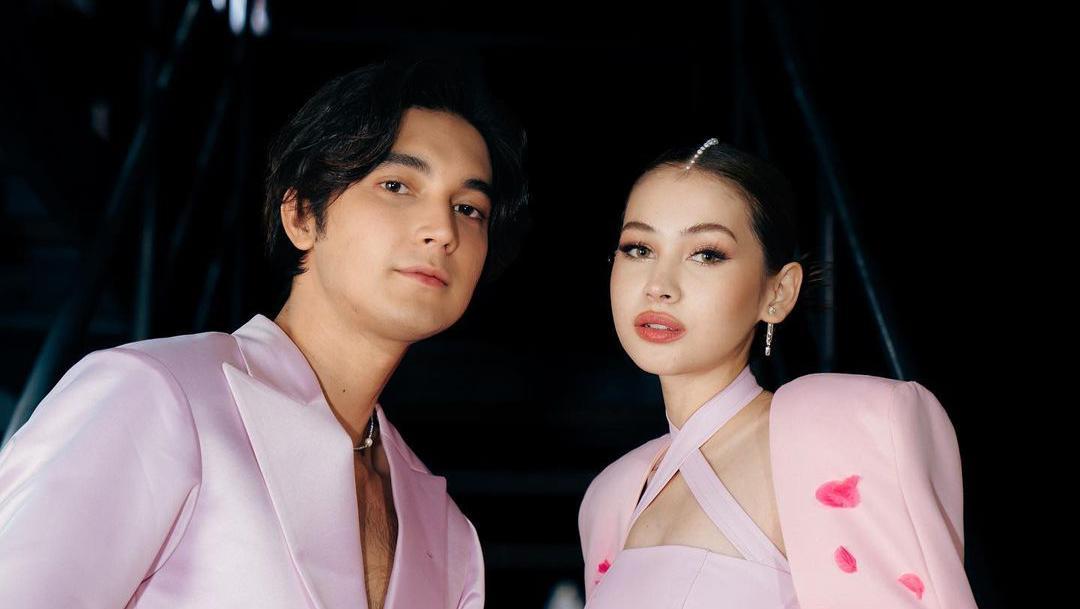 Junior Roberts Kok Menghindar Ditanya Rencana Menikah dengan Sandrinna Michelle?