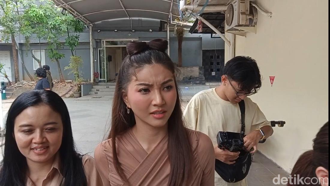 Kebahagiaan Sarwendah Rajin Live Jualan hingga Tengah Malam