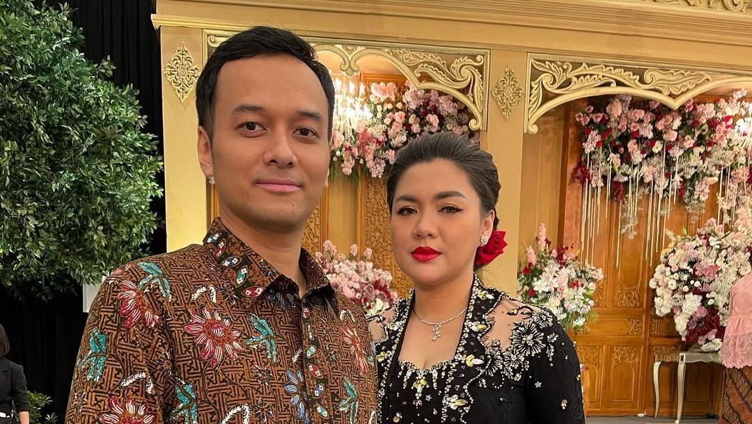 Alasan Vicky Shu Jarang Posting Foto Suami di Medsos