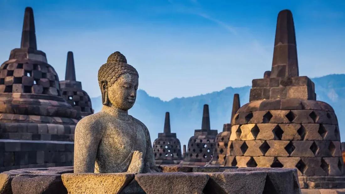 Viral Candi Borobudur Dipasang Eskalator, Ternyata buat Presiden Macron