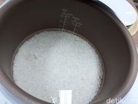 Begini Trik Bikin Nasi Pulen Pakai Rice Cooker