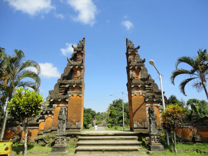 Pura Lingsar Simbol Toleransi Umat Beragama Yang Damai Di Pulau Lombok