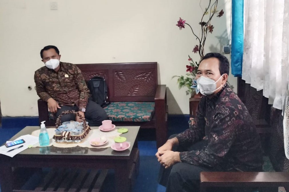 Empat Banjar di Seraya Timur Alami Krisis Air, Pura Arnawa Langsung Temui  Direktur PDAM - Bali Factual News