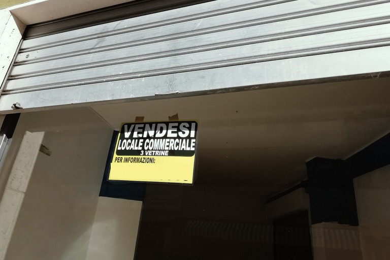 Vendesi, Fittasi, Cedesi: Il Pianto Delle Attività Di Barletta 512_x_768_jpg