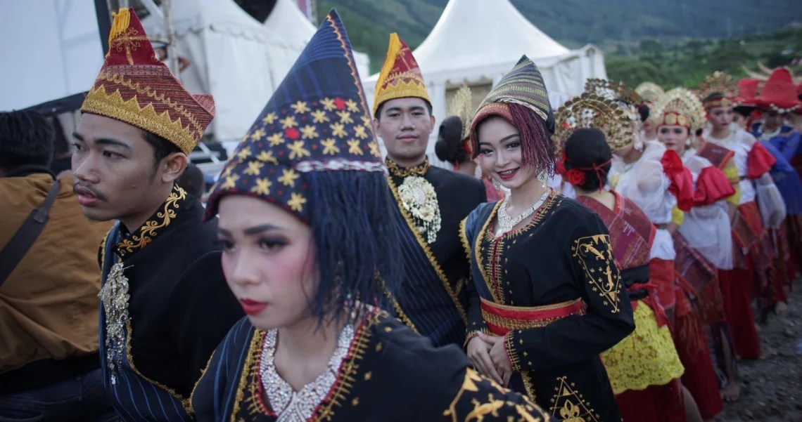 Uniknya Pakaian Adat Khas Suku Batak Karo – BatakPedia